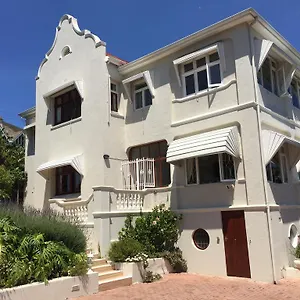 https://villa-zeezicht.hotels-capetown.com
